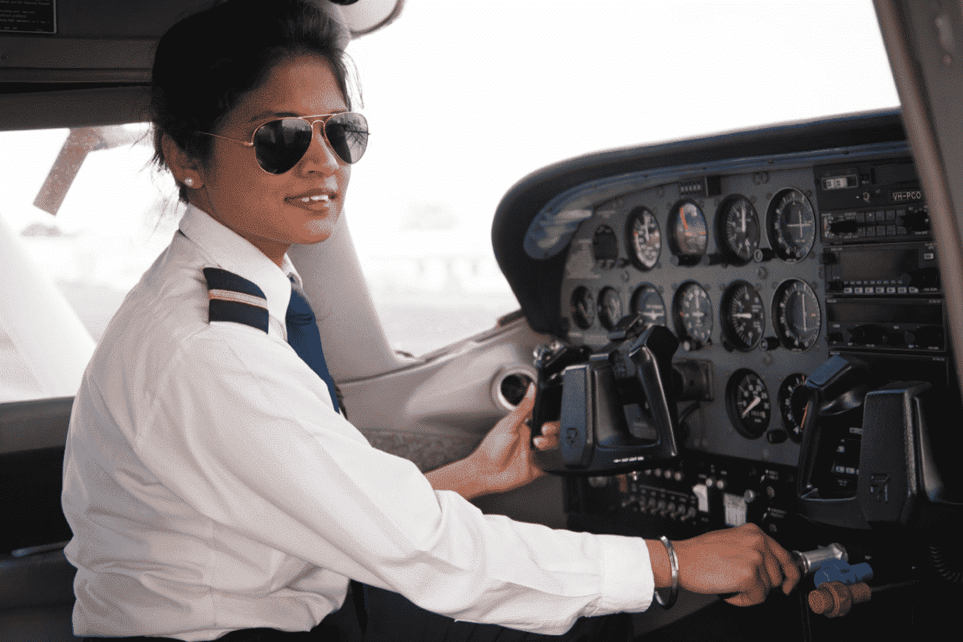 How to get a job as a commercial airline pilot